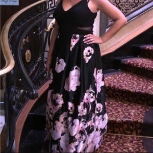 formal dress. prom dress, black & floral size 8 has pockets. floor length
